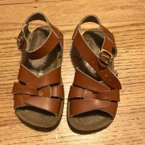 Brown saltwater sandals size 7